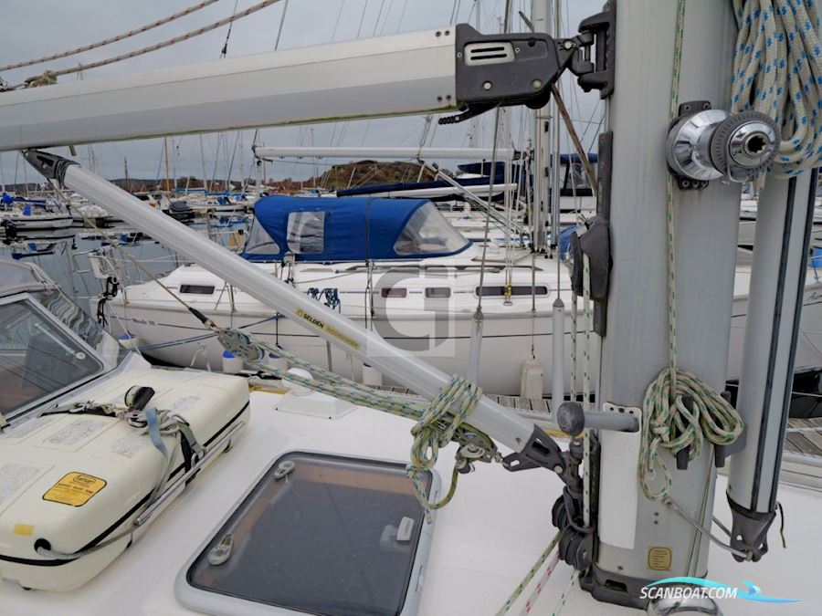 Hallberg-Rassy 37