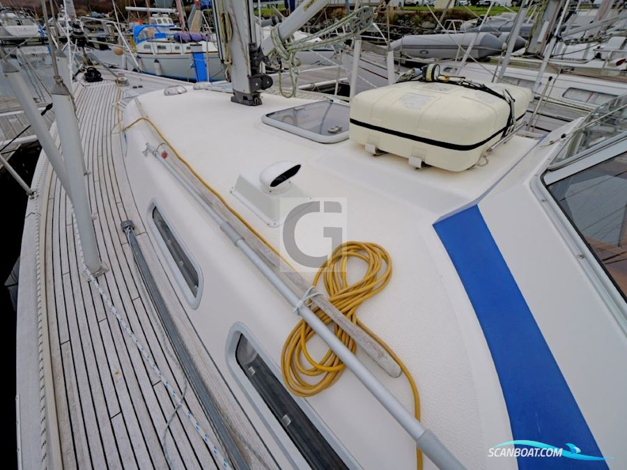 Hallberg-Rassy 37