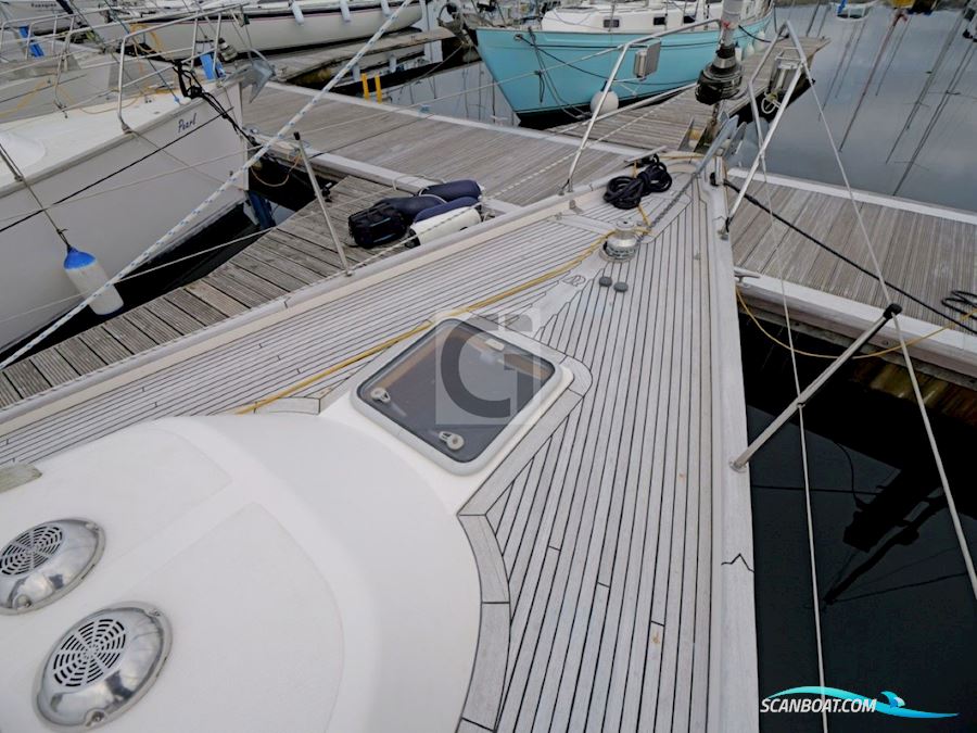 Hallberg-Rassy 37