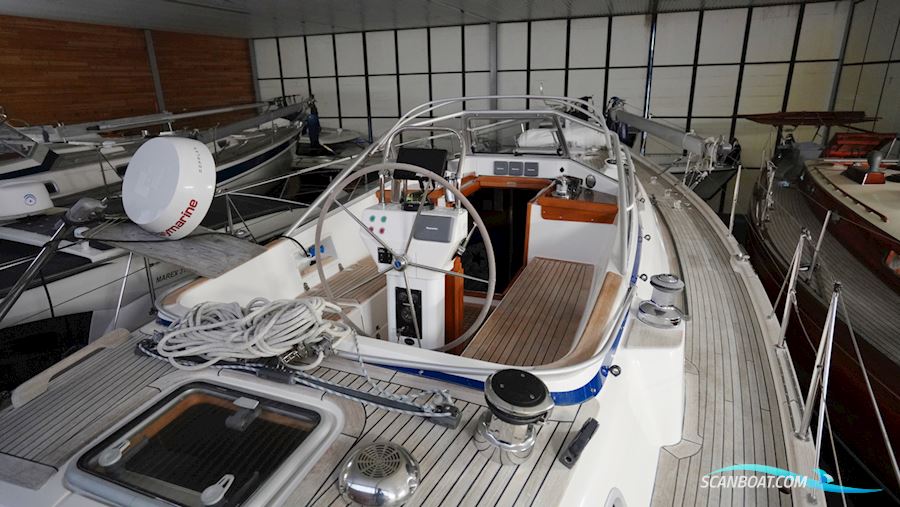 Hallberg-Rassy 37