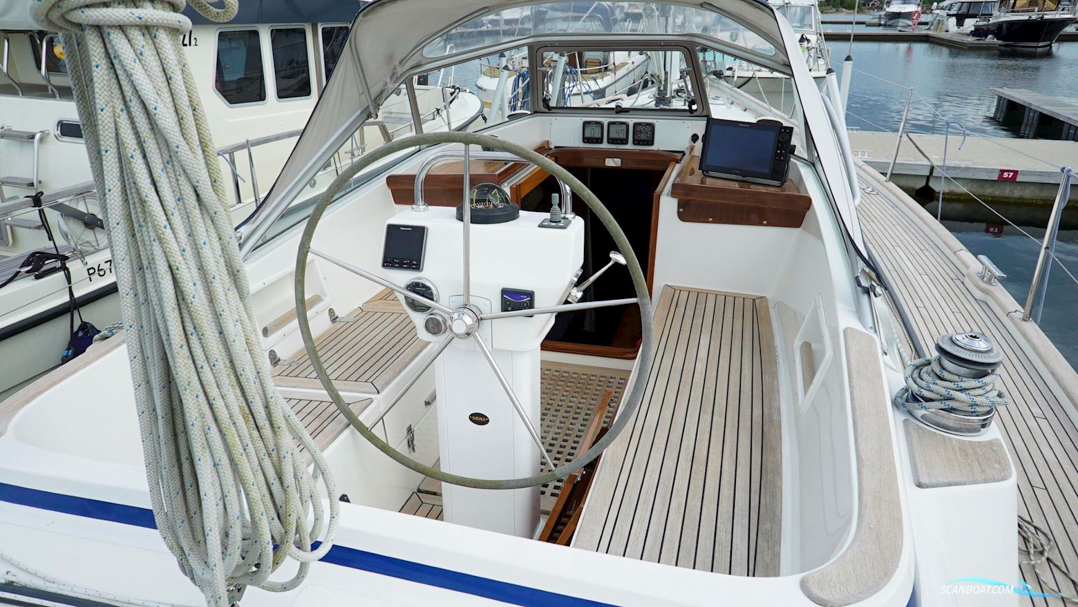 Hallberg-Rassy 37