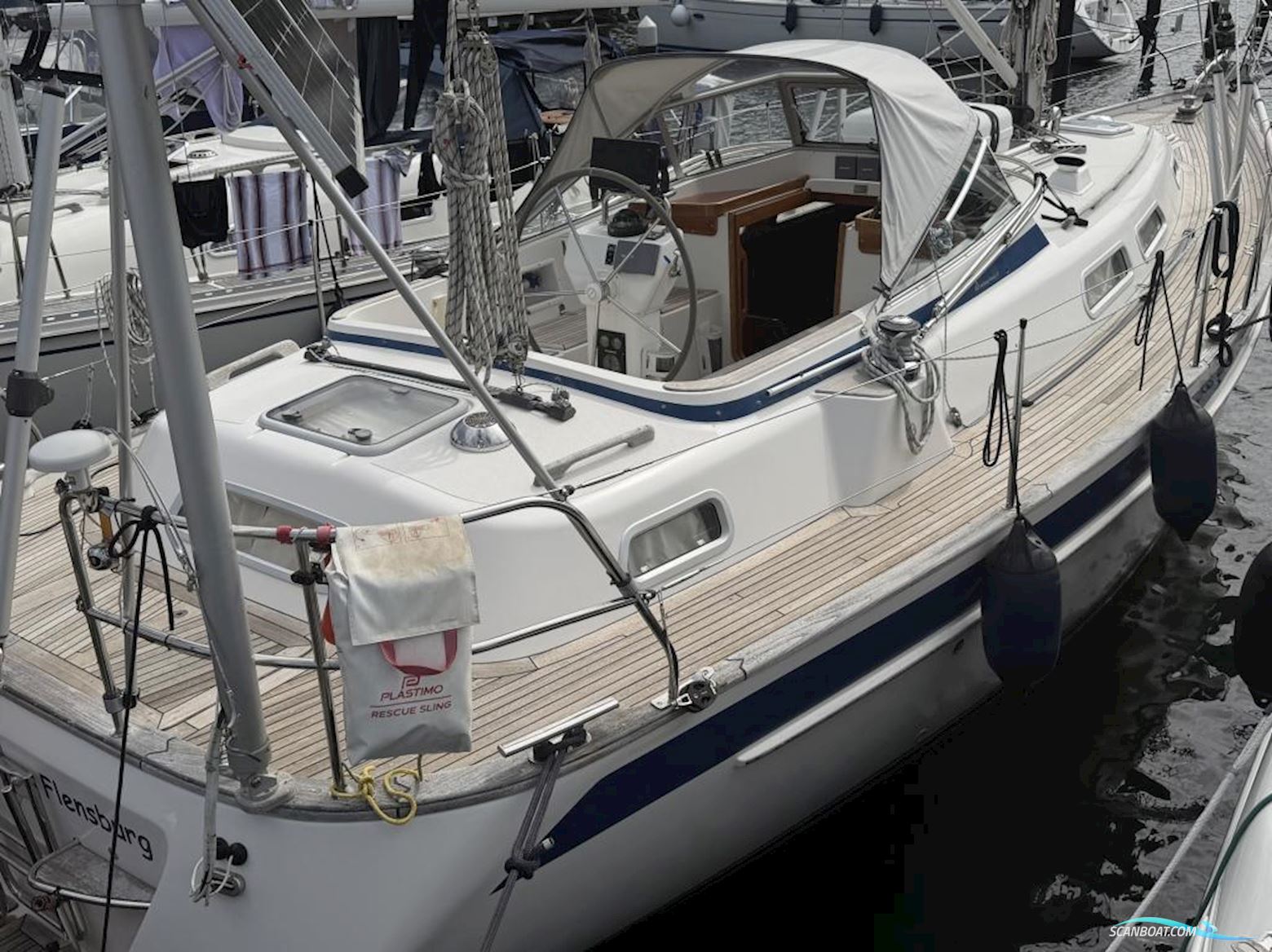 Hallberg-Rassy 37