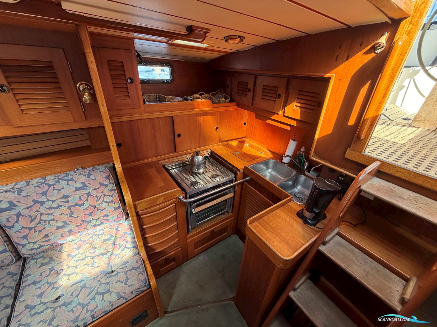 Hallberg-Rassy 42
