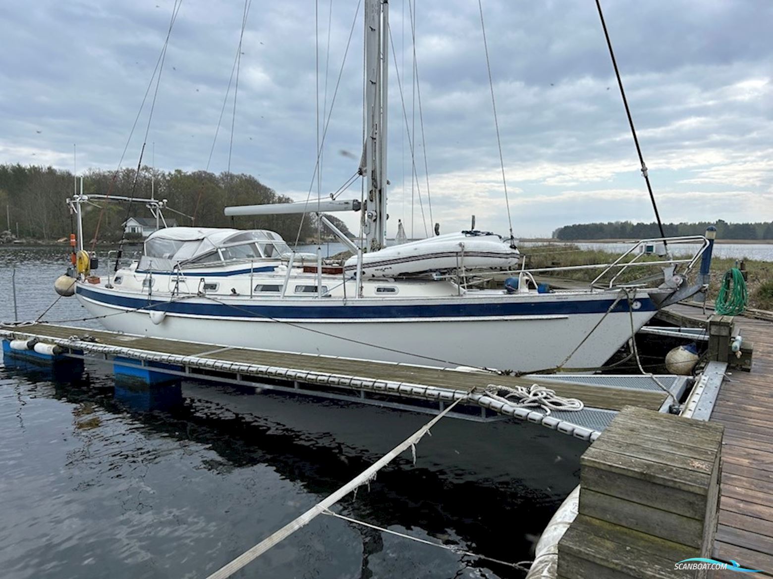 Hallberg-Rassy 42F Mk II