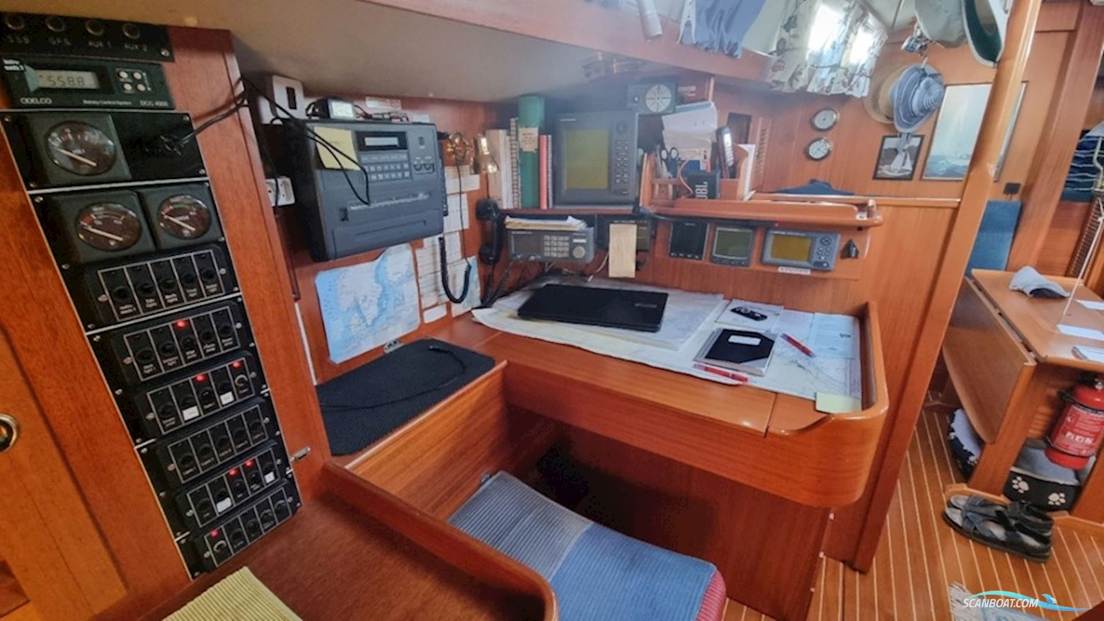 Hallberg-Rassy 42F Mk II