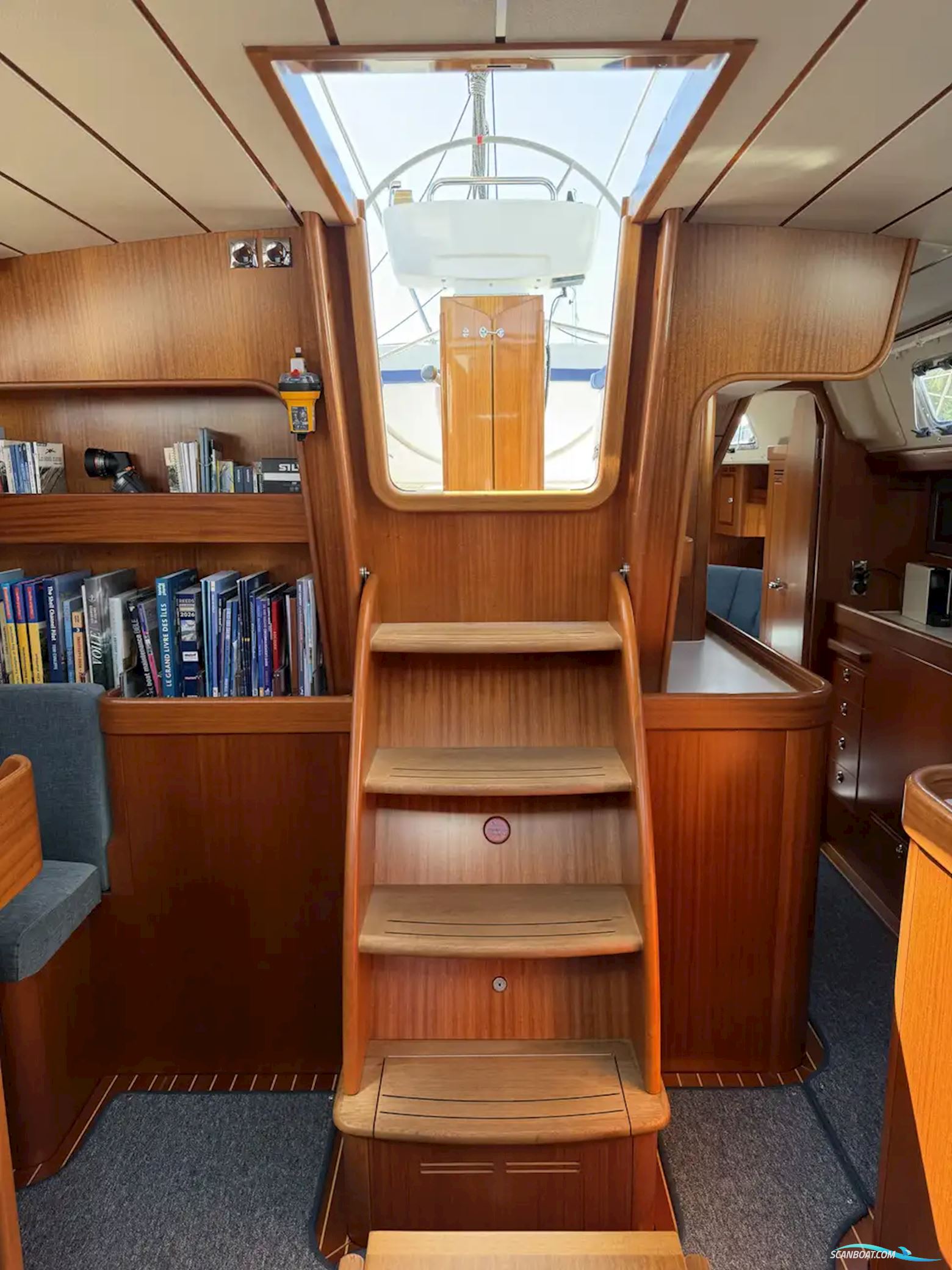 Hallberg-Rassy 44