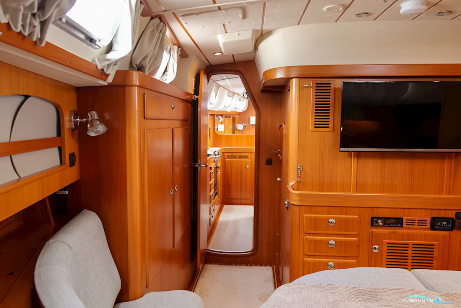 Hallberg-Rassy 54