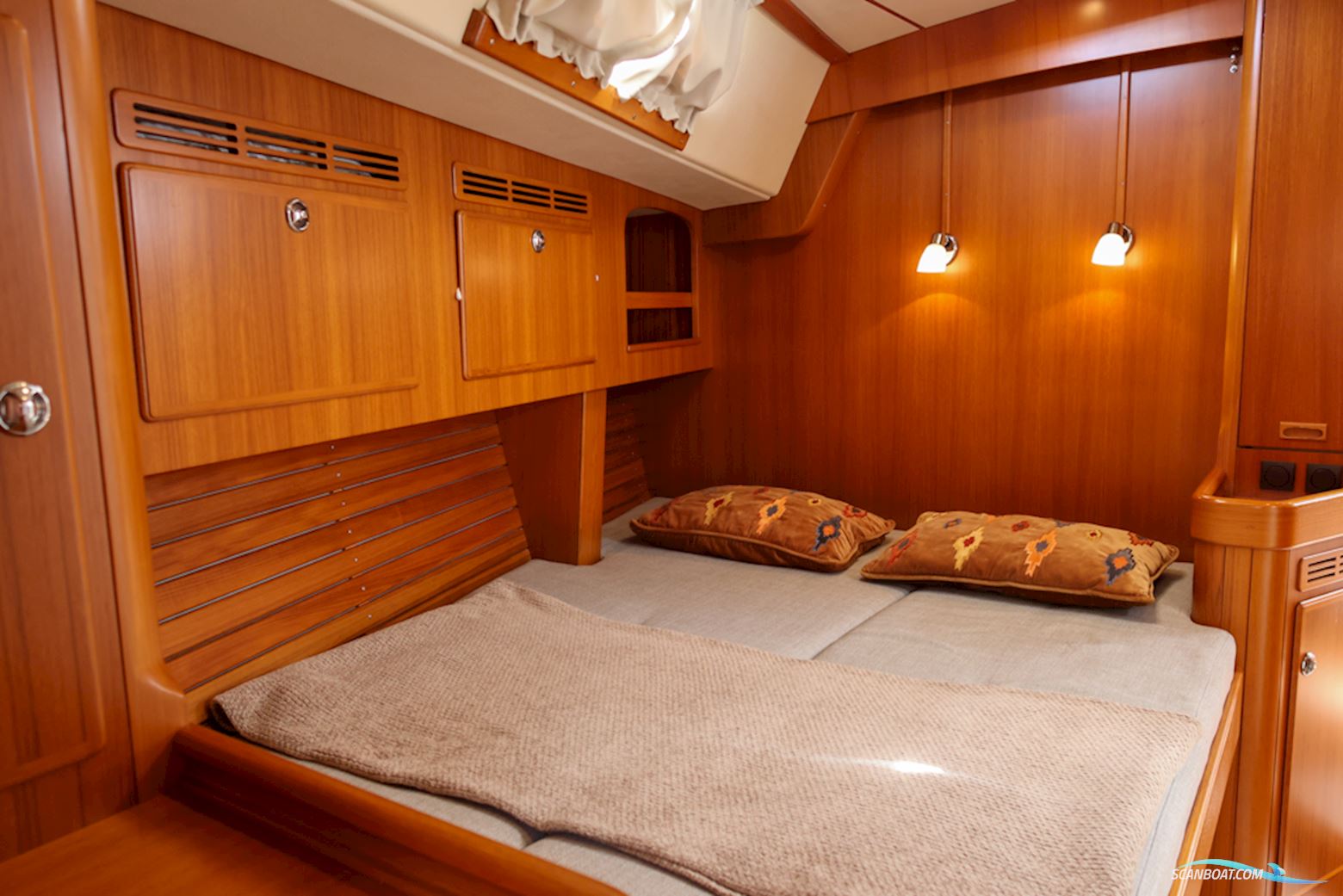Hallberg-Rassy 54