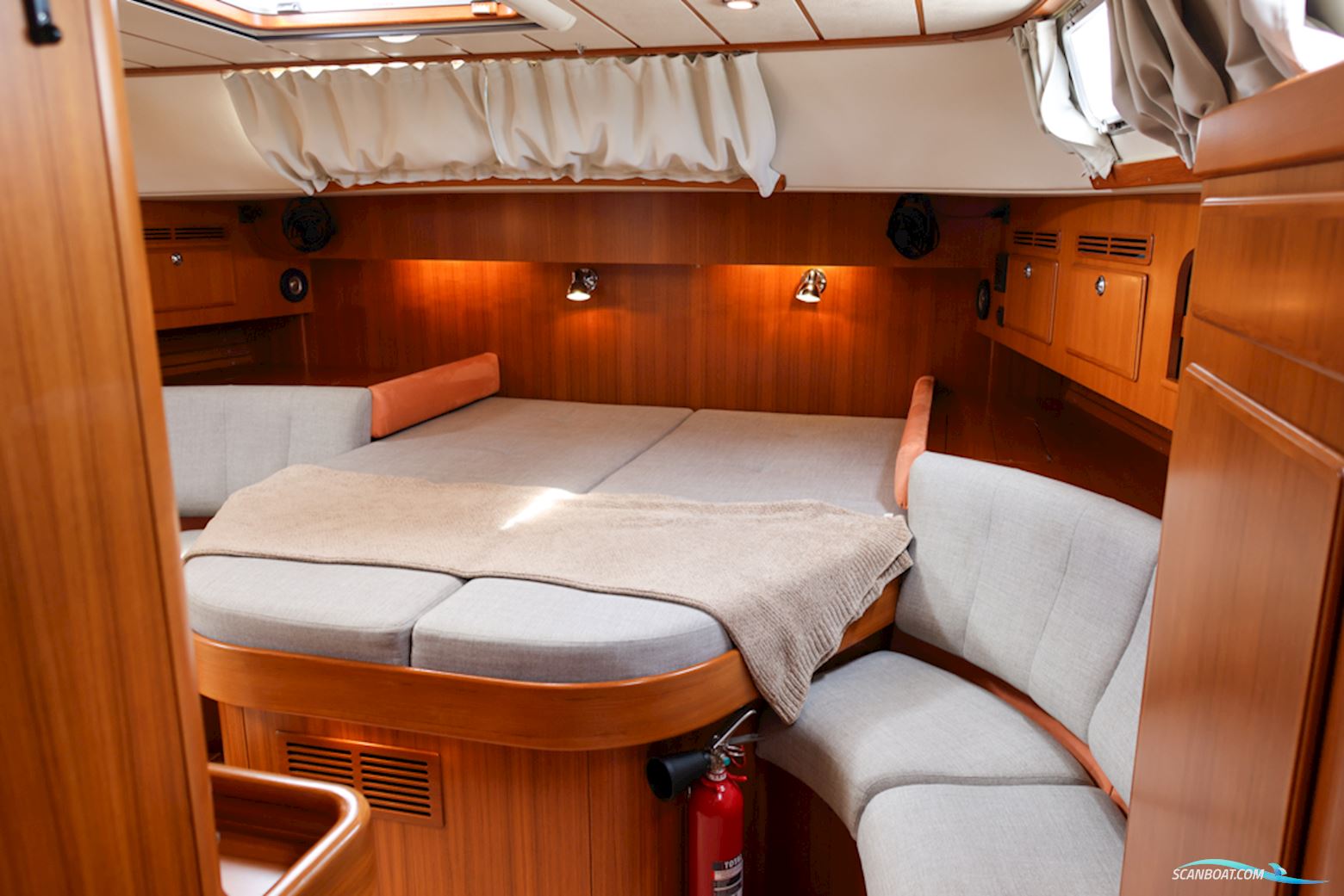 Hallberg-Rassy 54