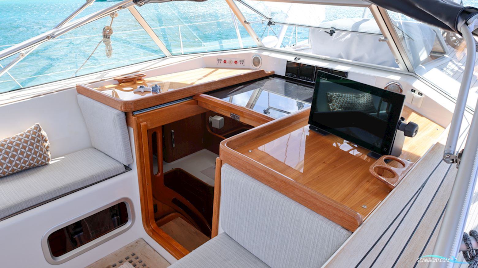 Hallberg-Rassy 54