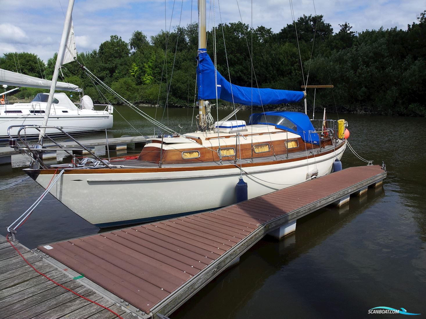 Hallberg Rassy Mistral 33