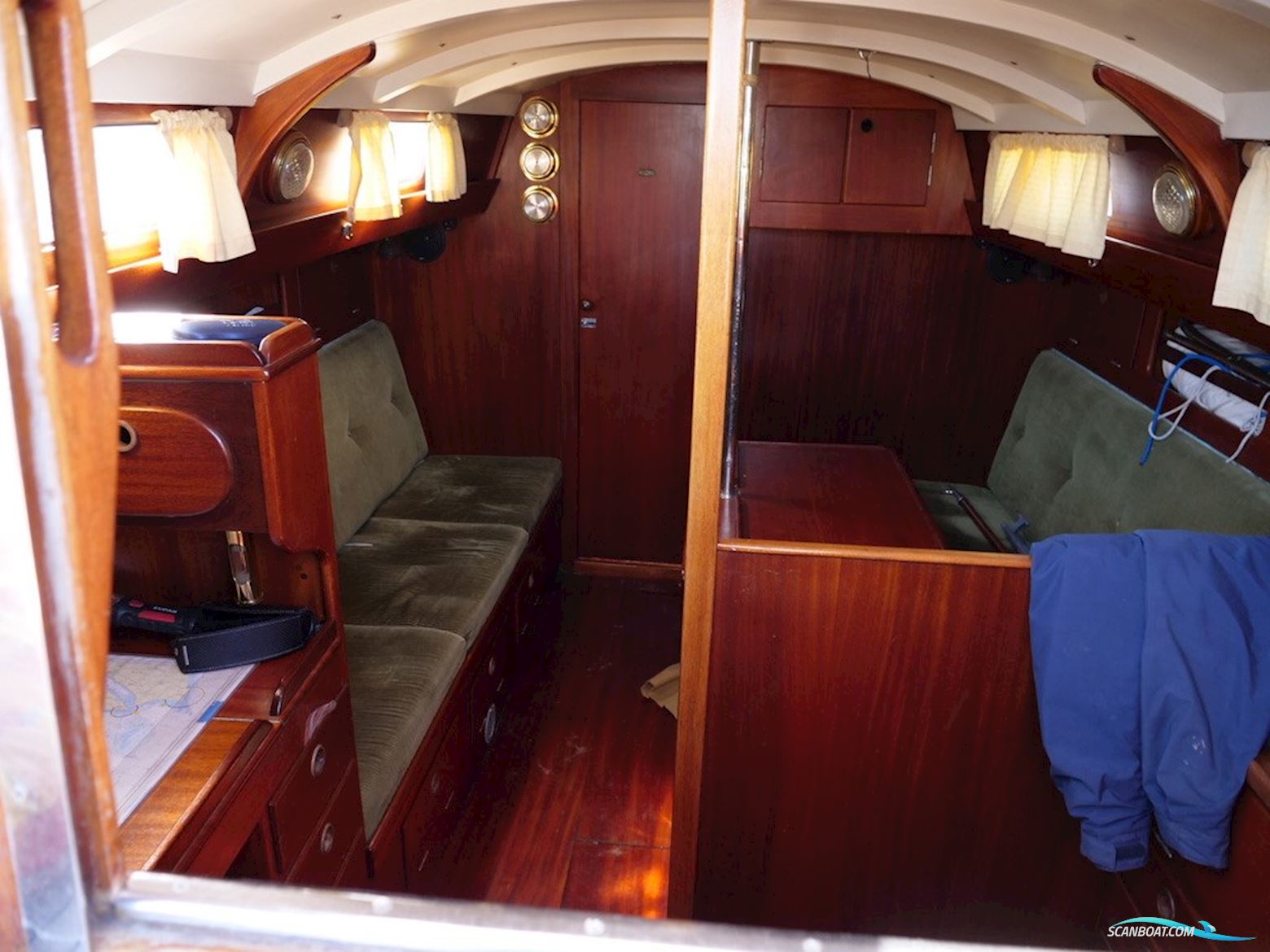 Hallberg Rassy Mistral 33