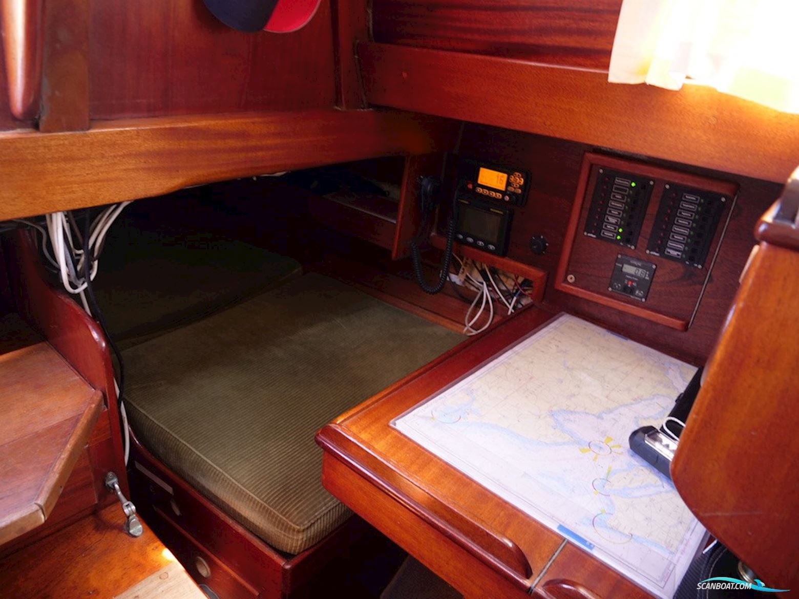 Hallberg Rassy Mistral 33