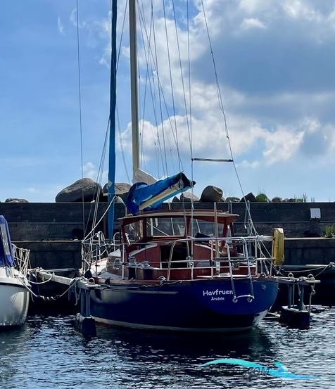 Hallberg Rassy Mistral 33