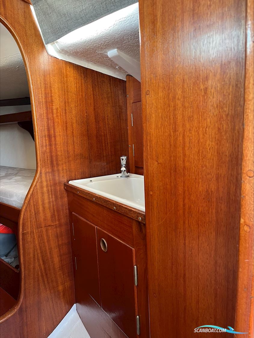 Hallberg-Rassy Mistress 32