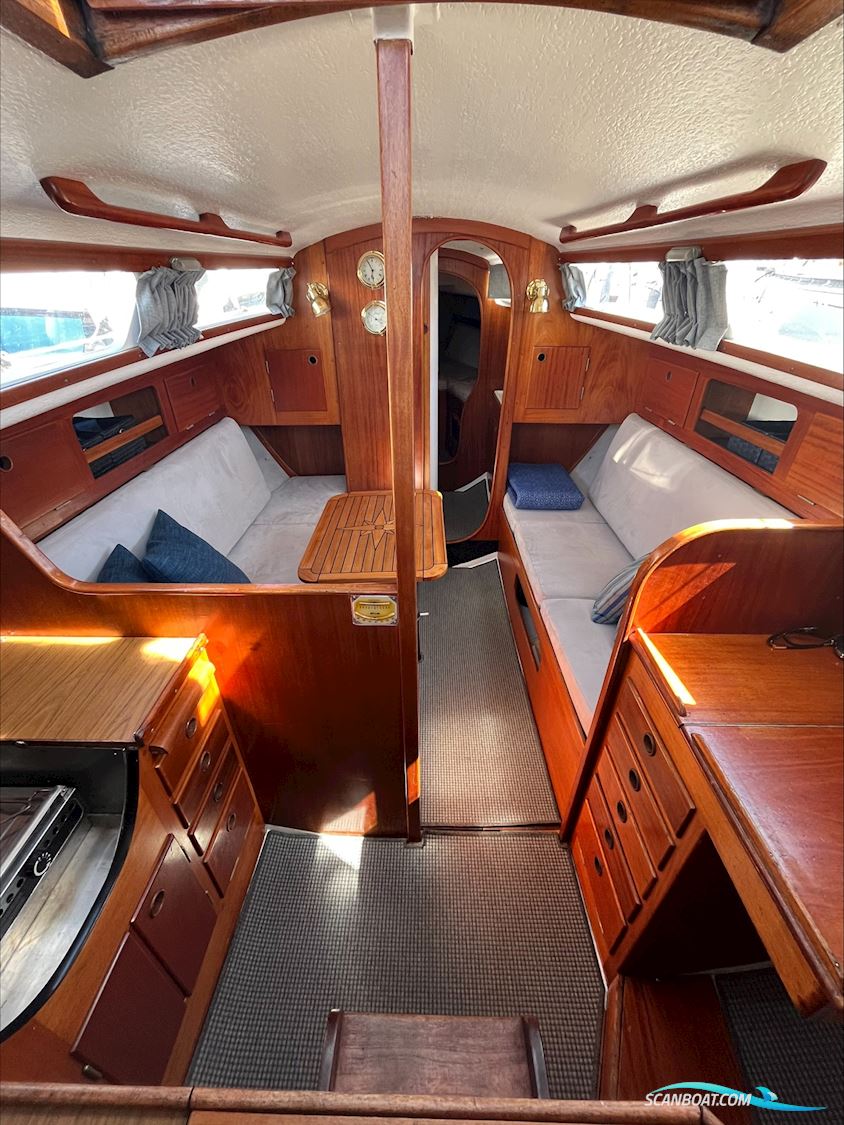 Hallberg-Rassy Mistress 32