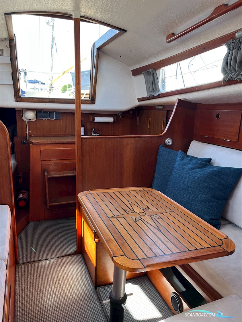 Hallberg-Rassy Mistress 32