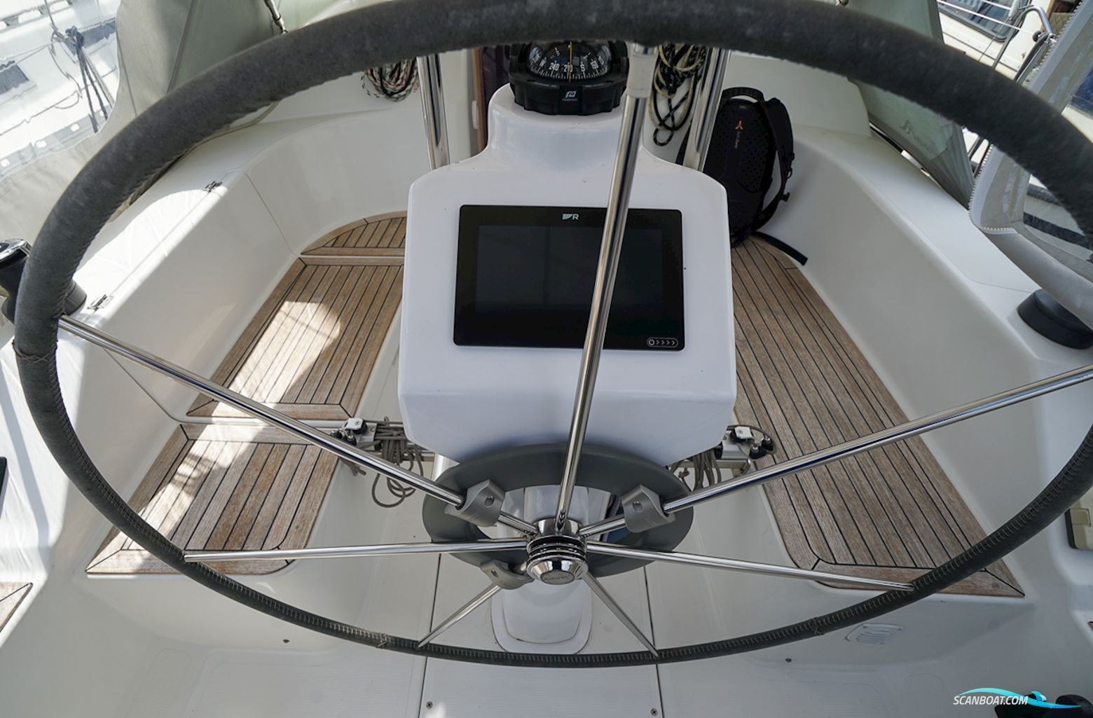 Hanse 325