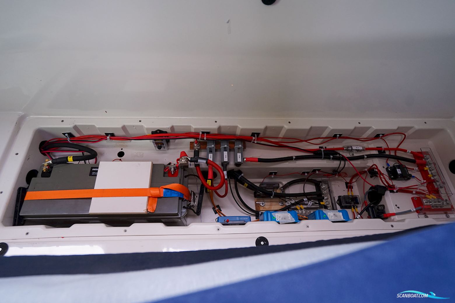 Hanse 325