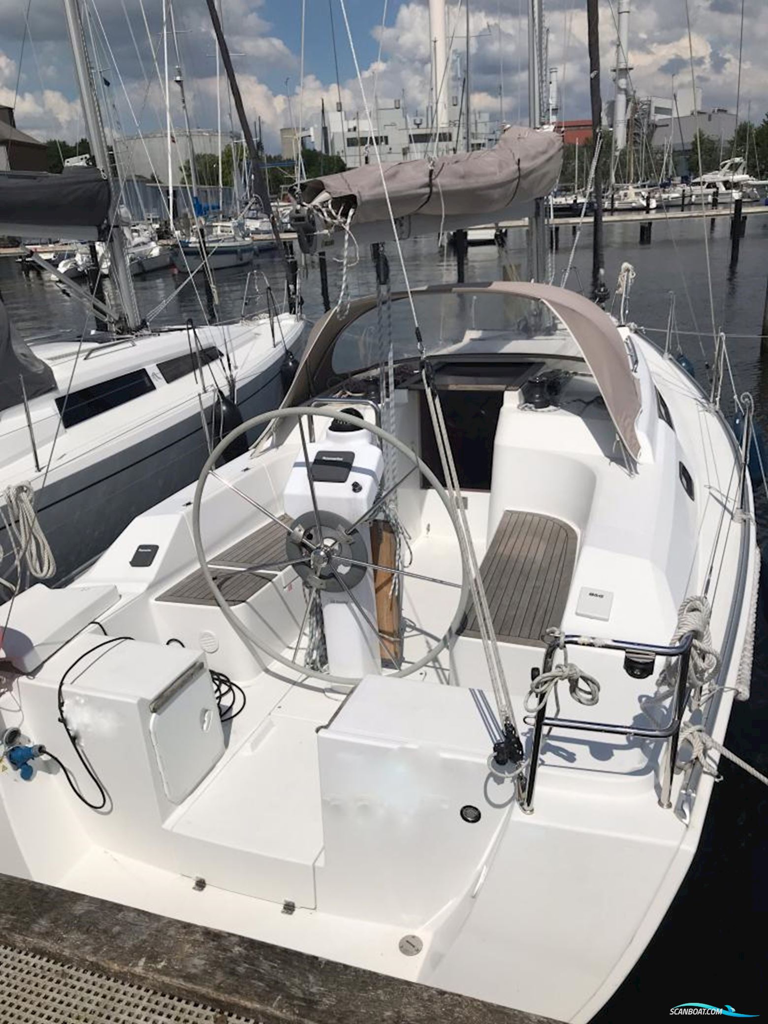 Hanse 325
