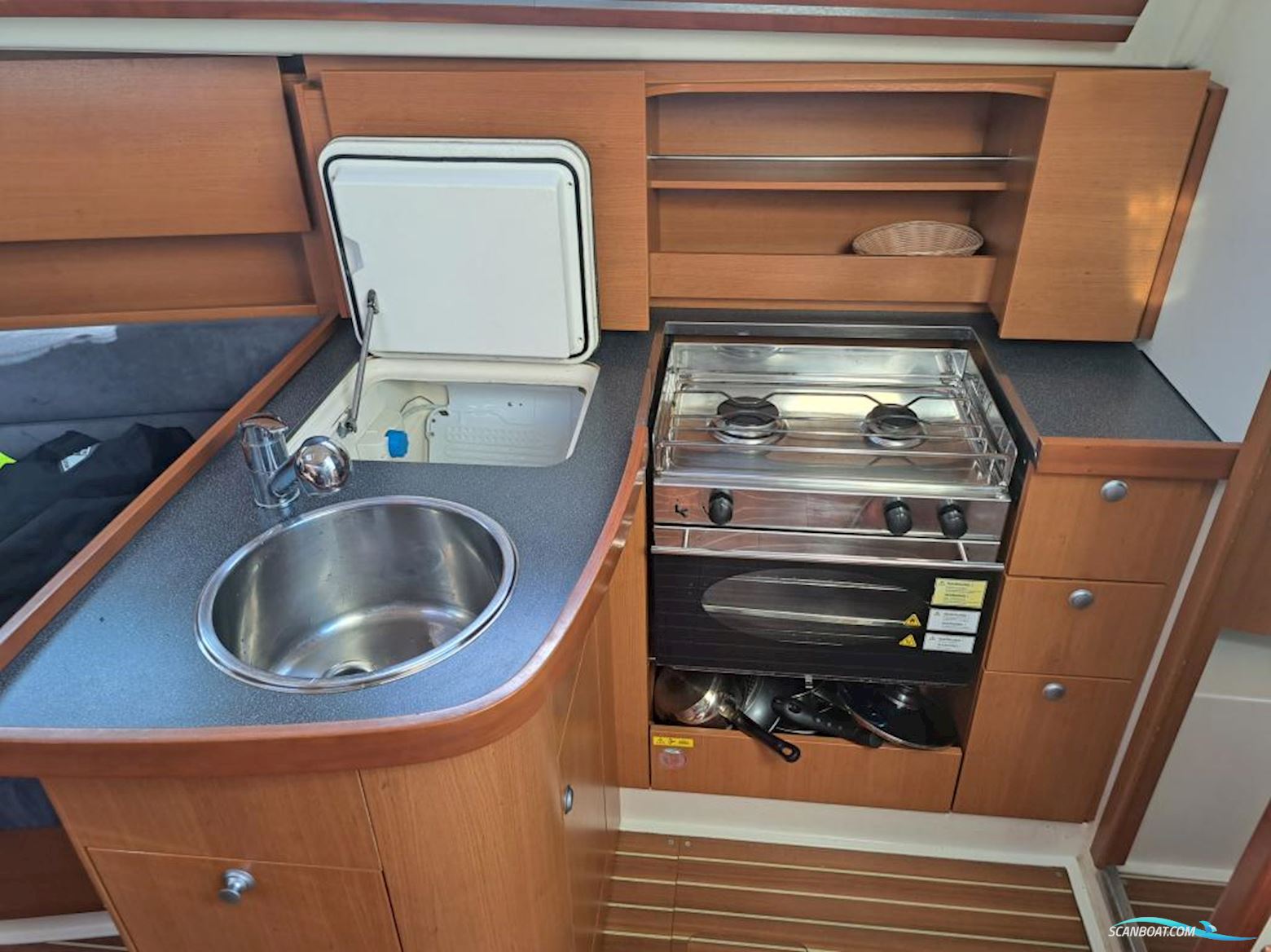 Hanse 325