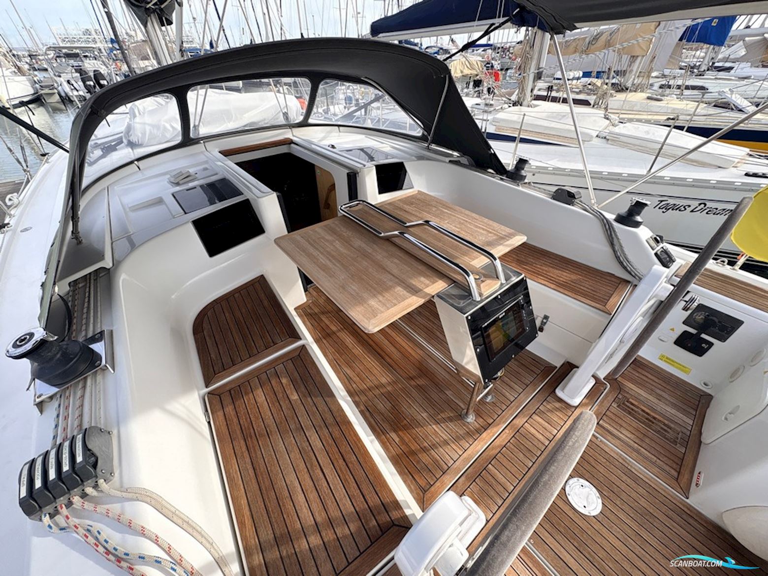 Hanse 385