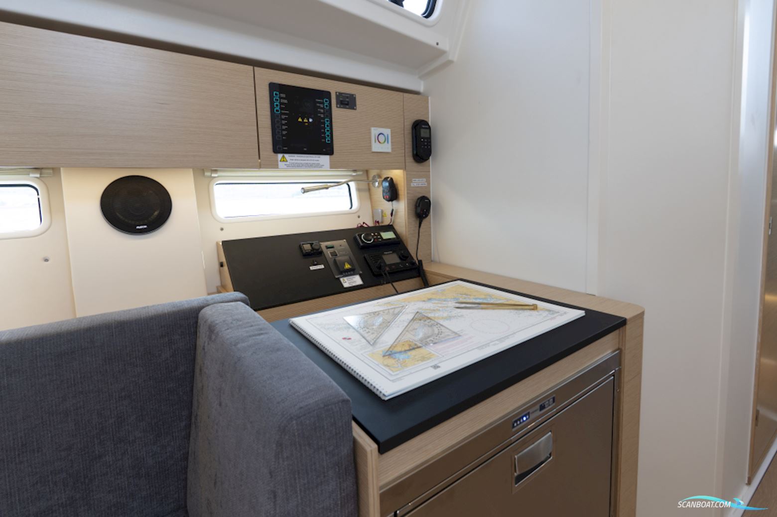 Hanse 410