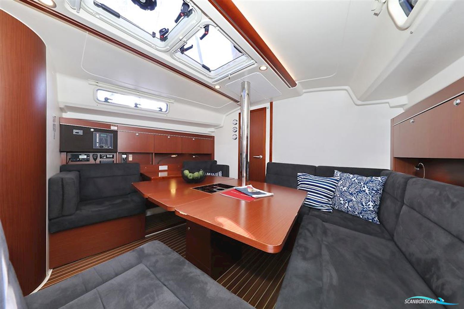 Hanse 415
