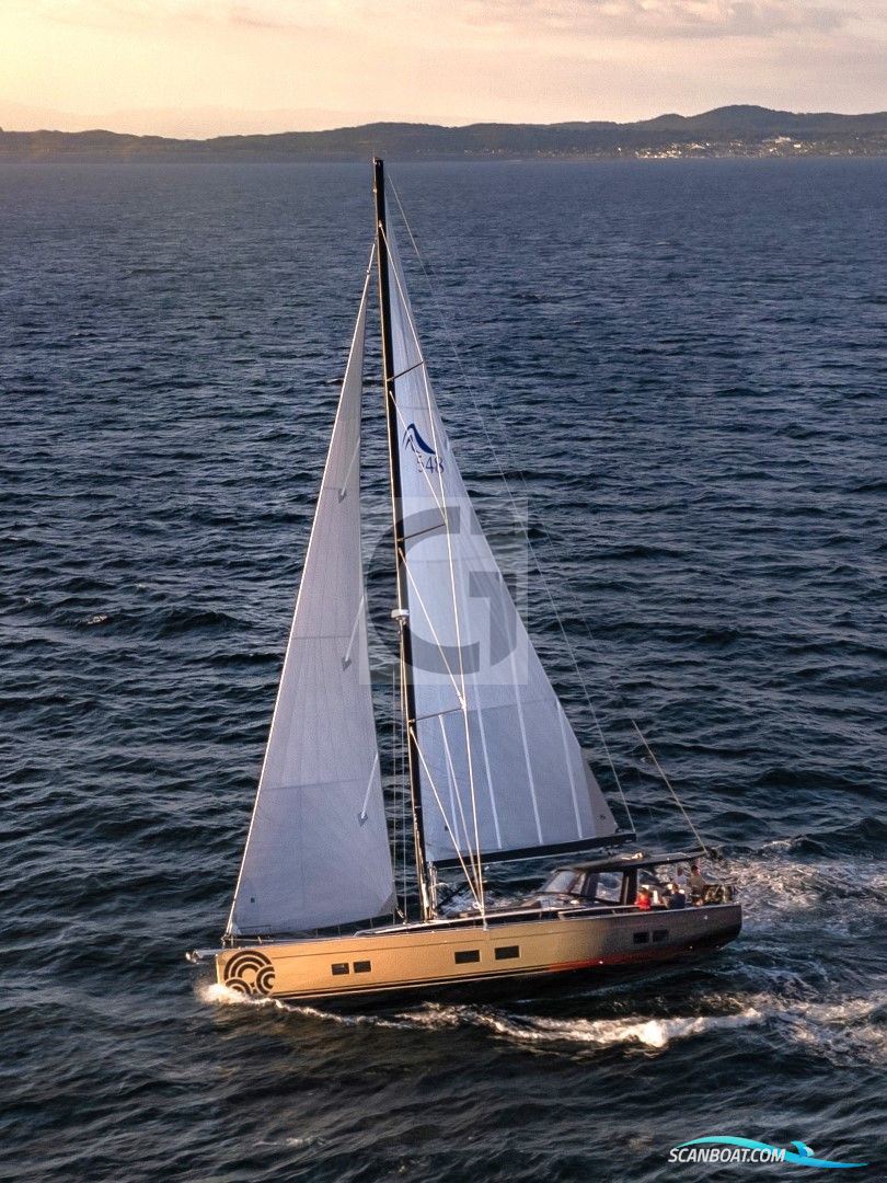 Hanse 548