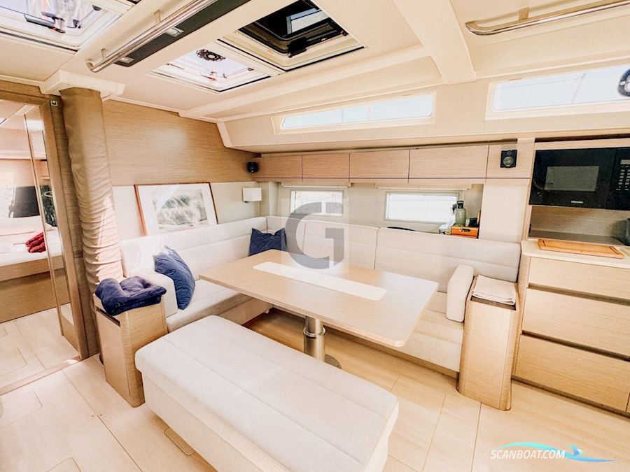 Hanse 548