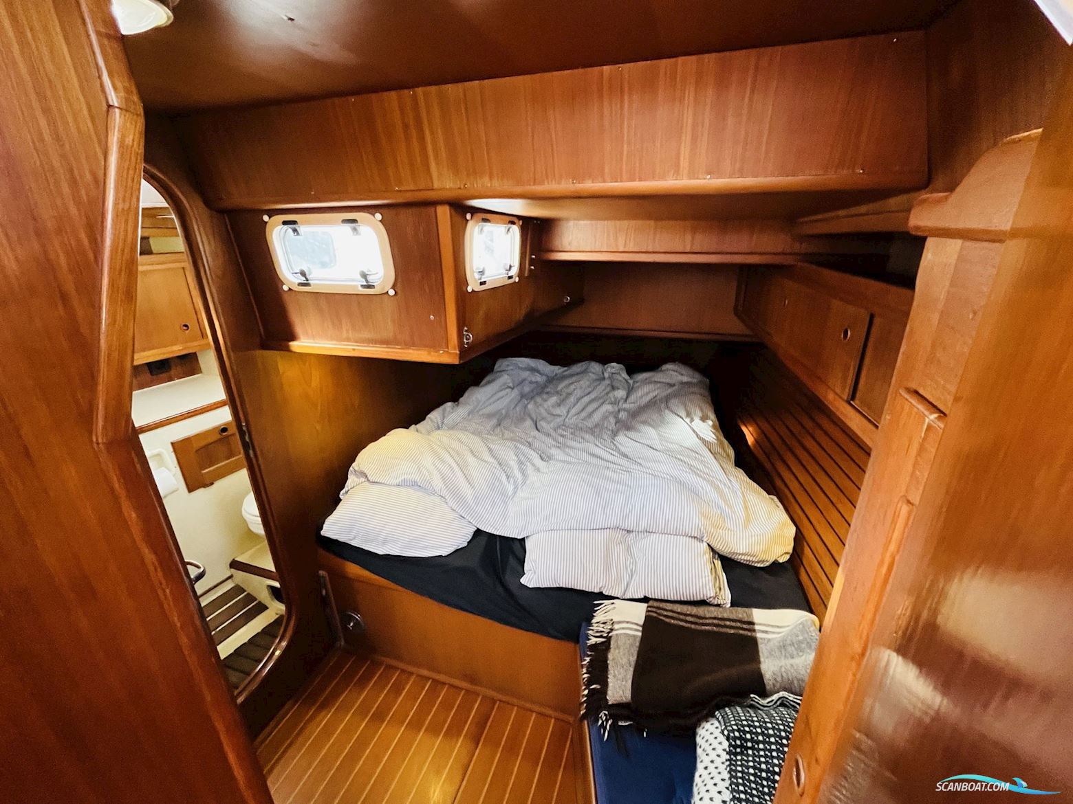 Helmsman 49DS