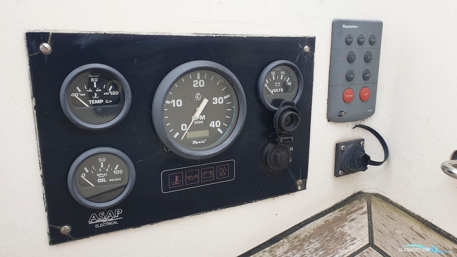 Helmsman Bosun Queen 55