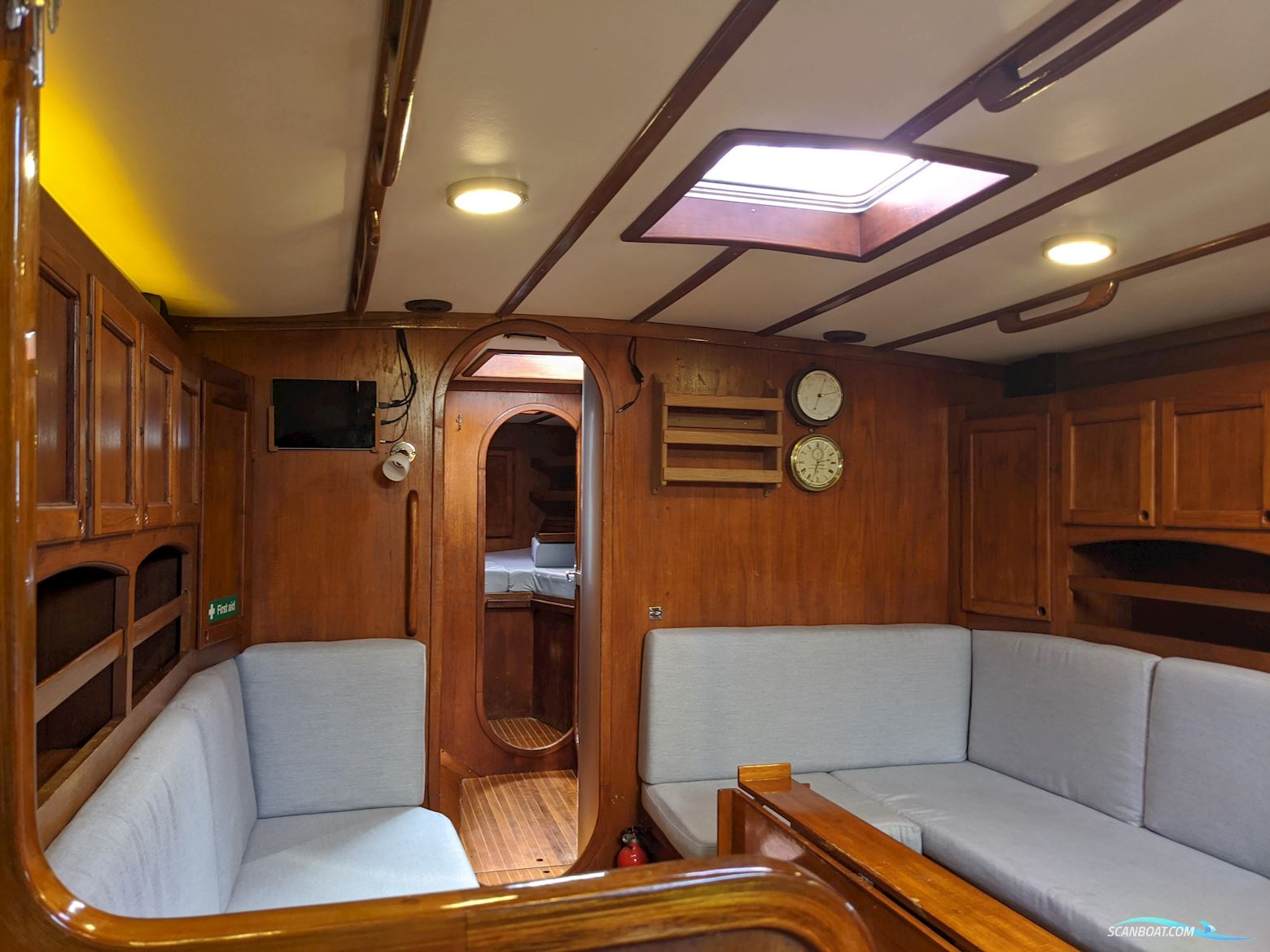 Helmsman Bosun Queen 55