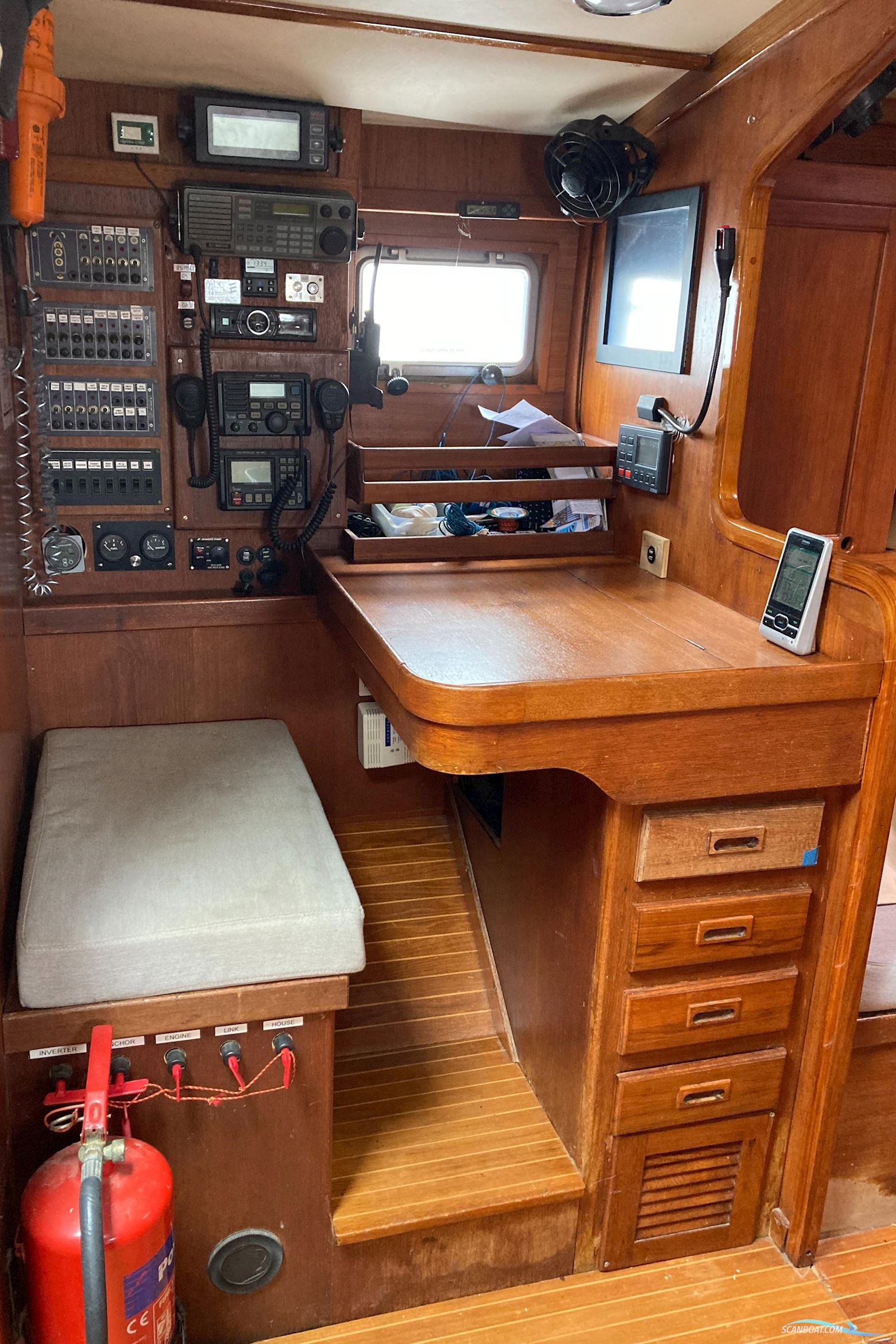 Helmsman Bosun Queen 55
