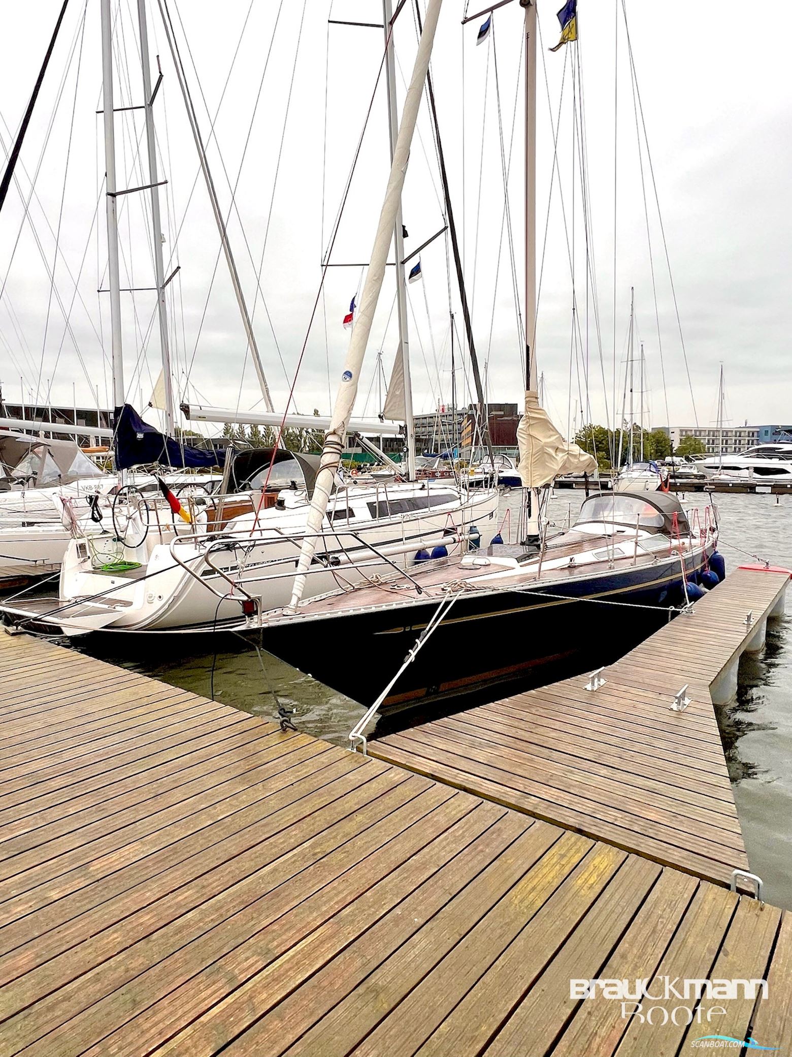 Helmsman Yachts 1200