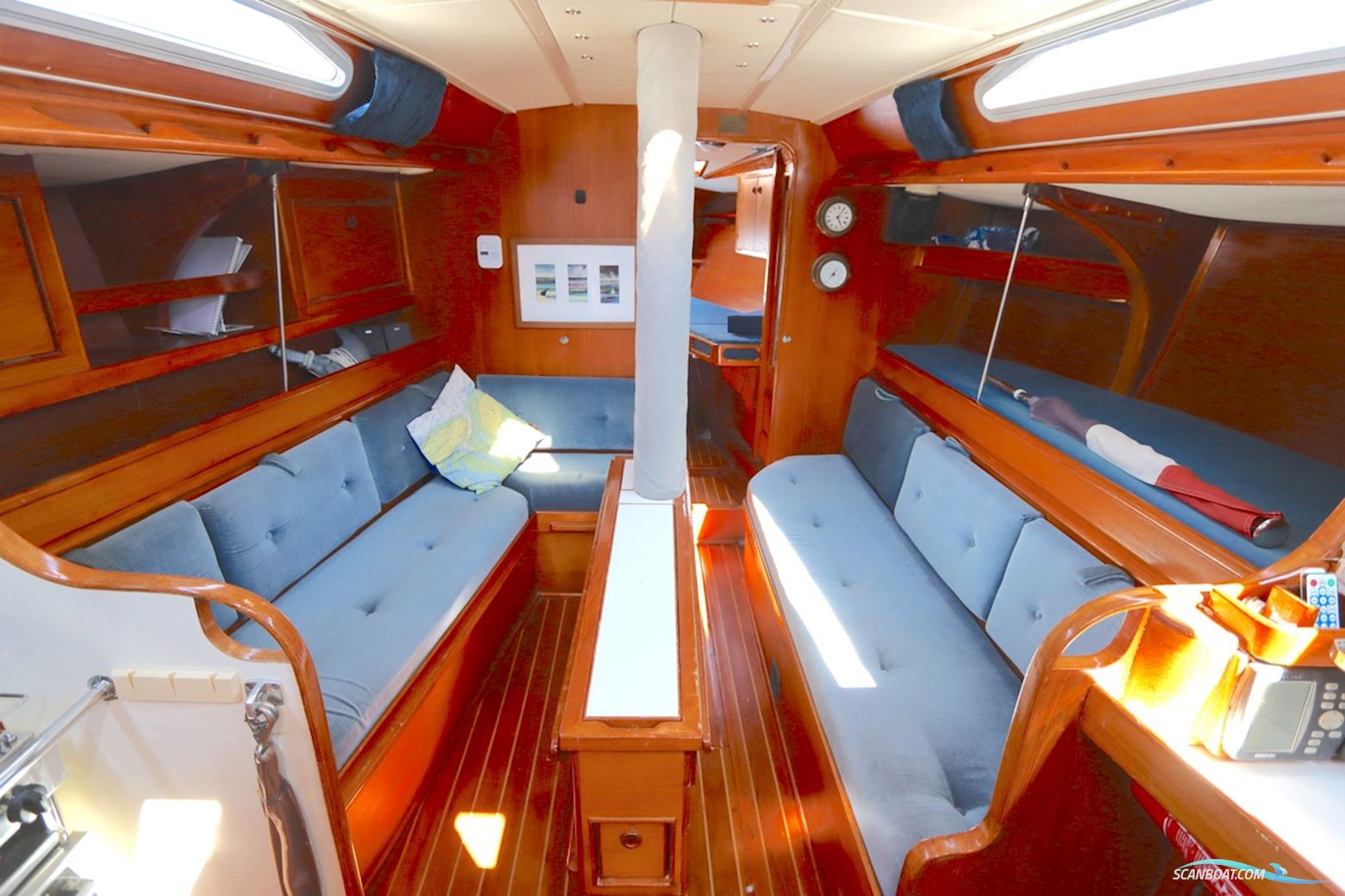 Holman & Pye Red Admiral 36