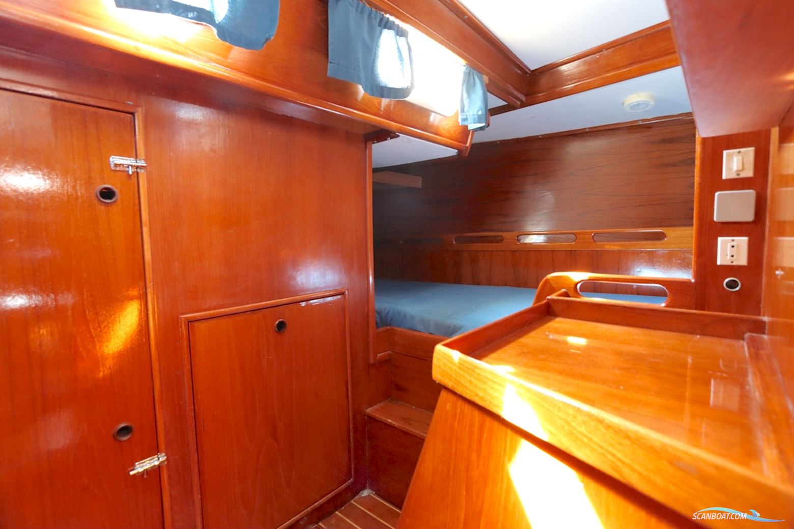 Holman & Pye Red Admiral