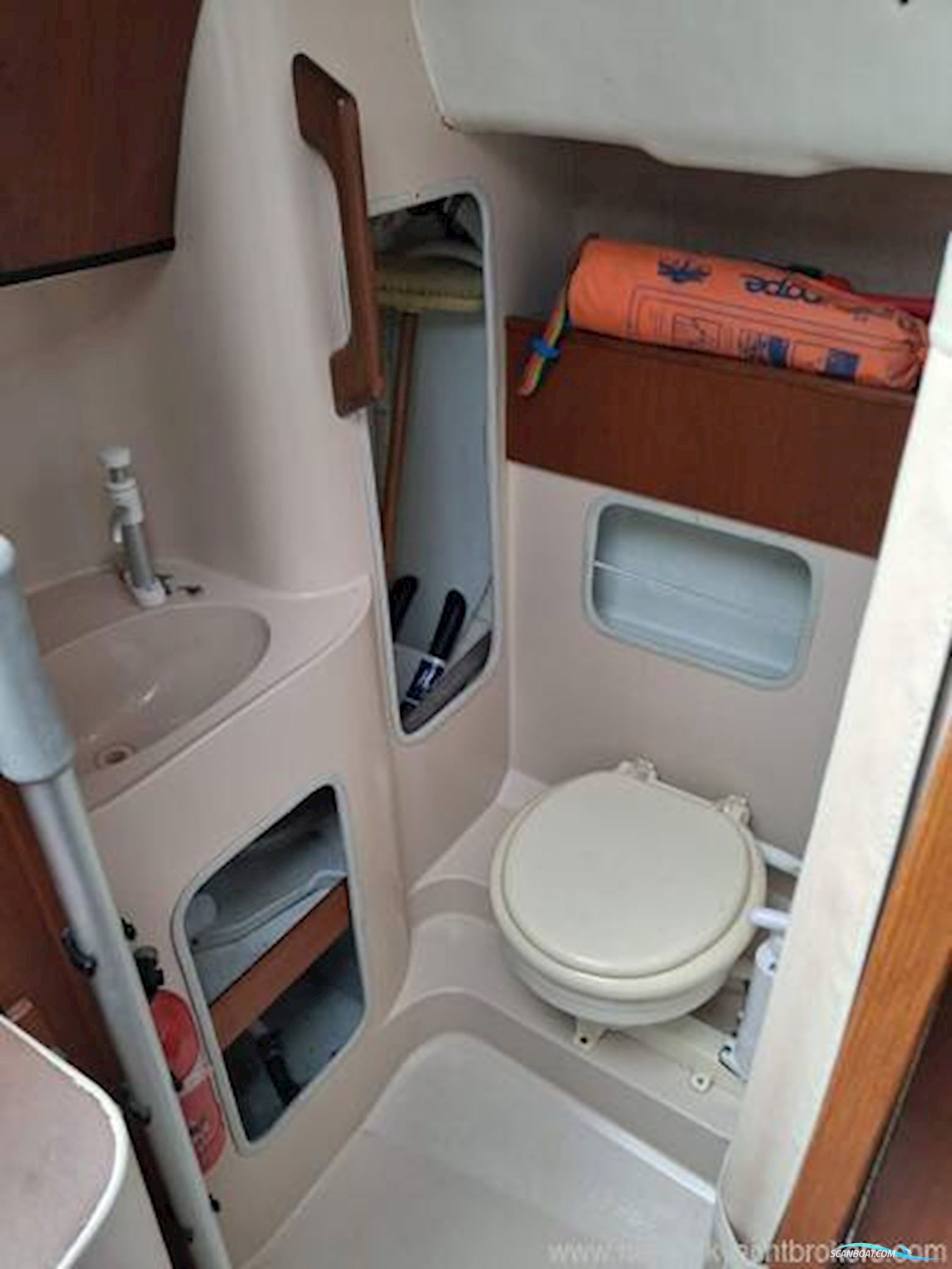 Hunter 245