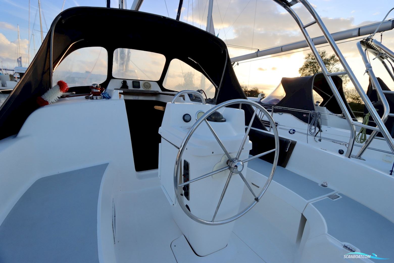 Hunter 306