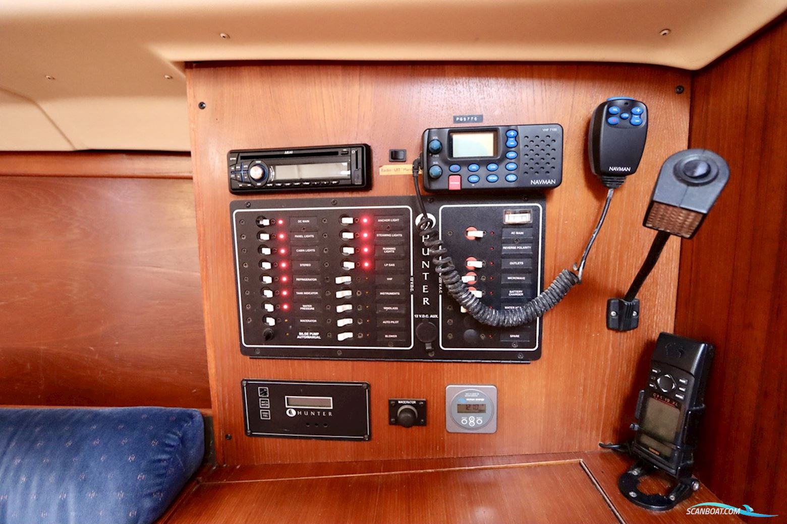 Hunter 306