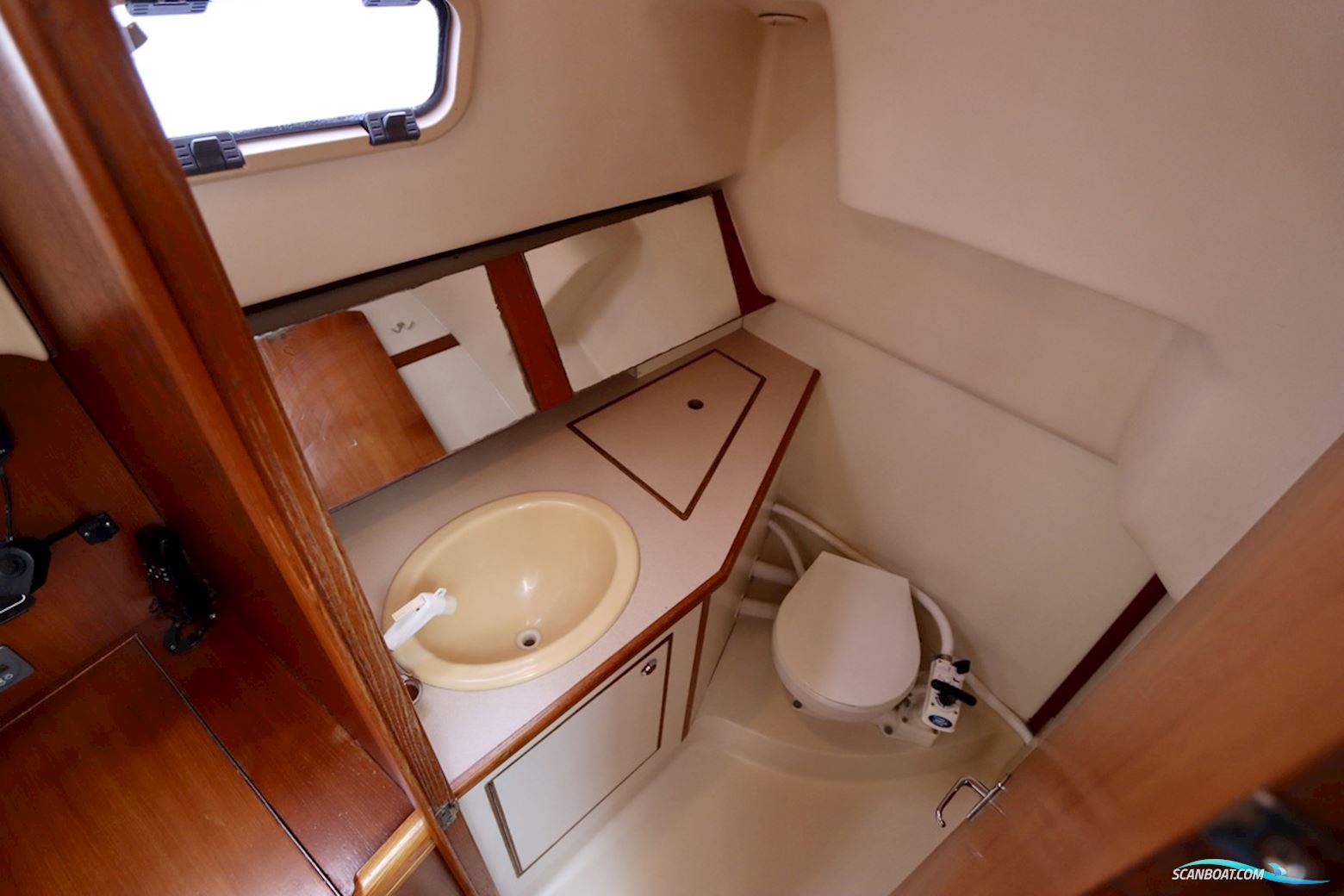Hunter 306