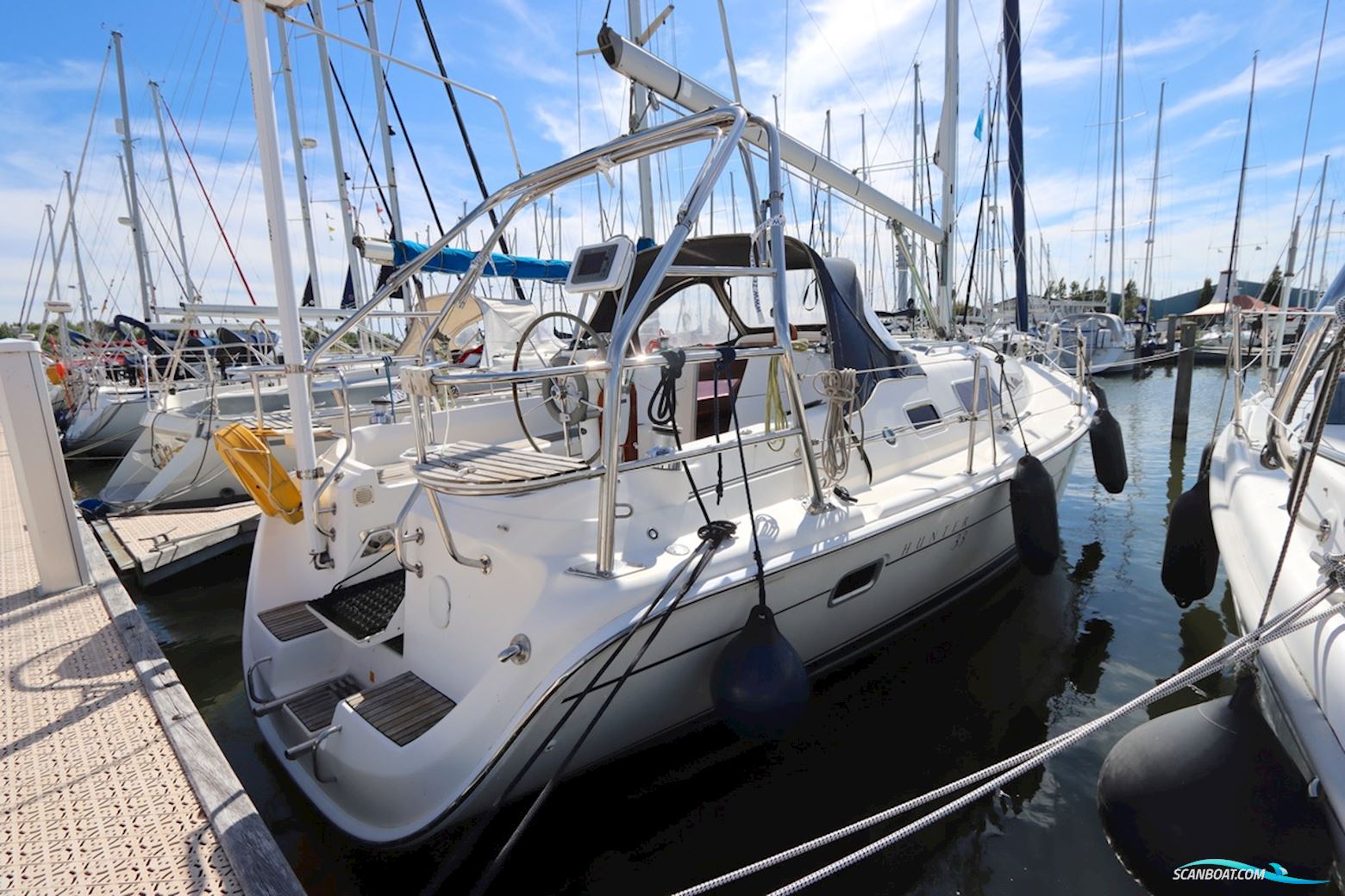 Hunter 33