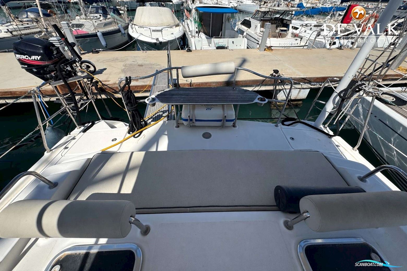 Hunter 50 Center Cockpit