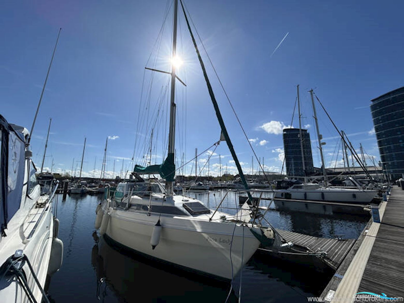 Hunter Horizon 32 Wheelhouse