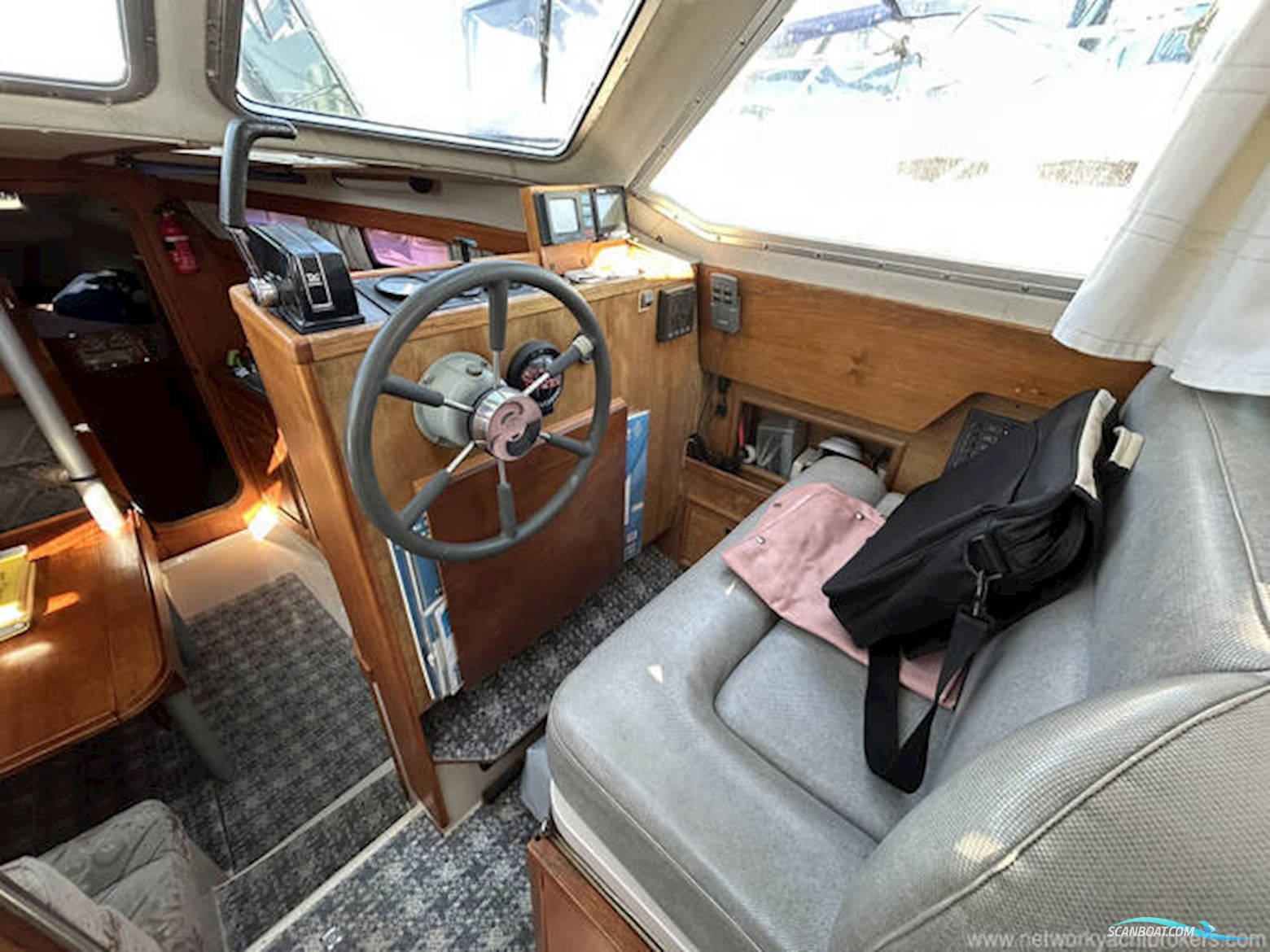 Hunter Horizon 32 Wheelhouse