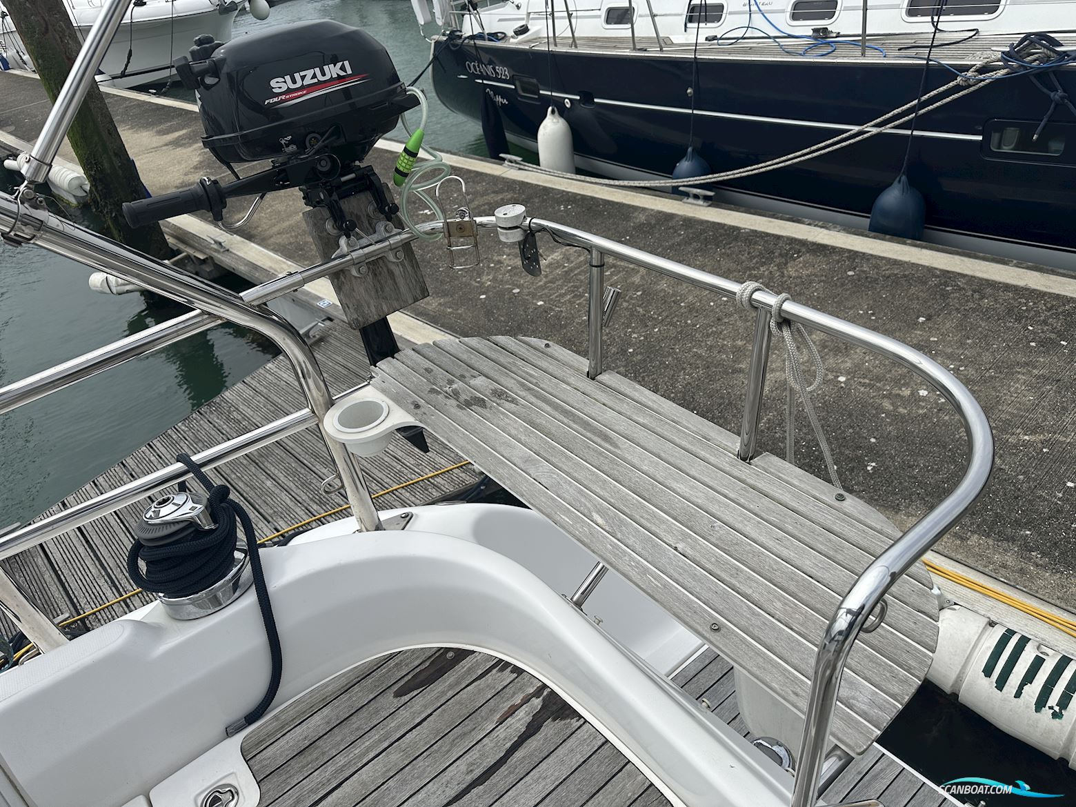 Hunter Legend 41 Deck Saloon