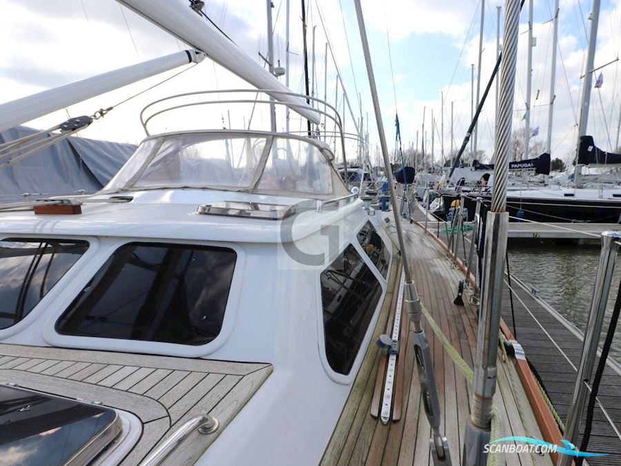 Hylas 54 RS