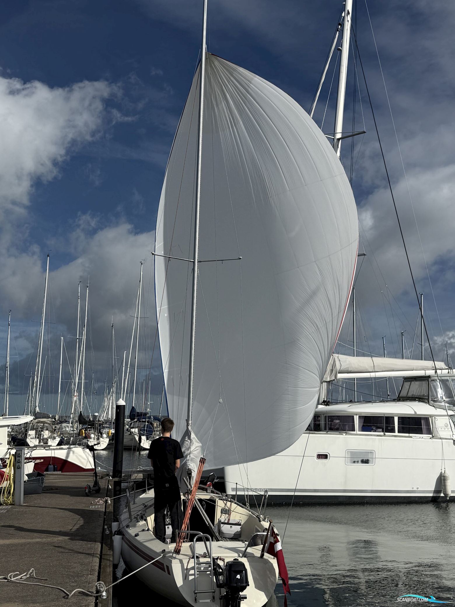 International 806, Solgt