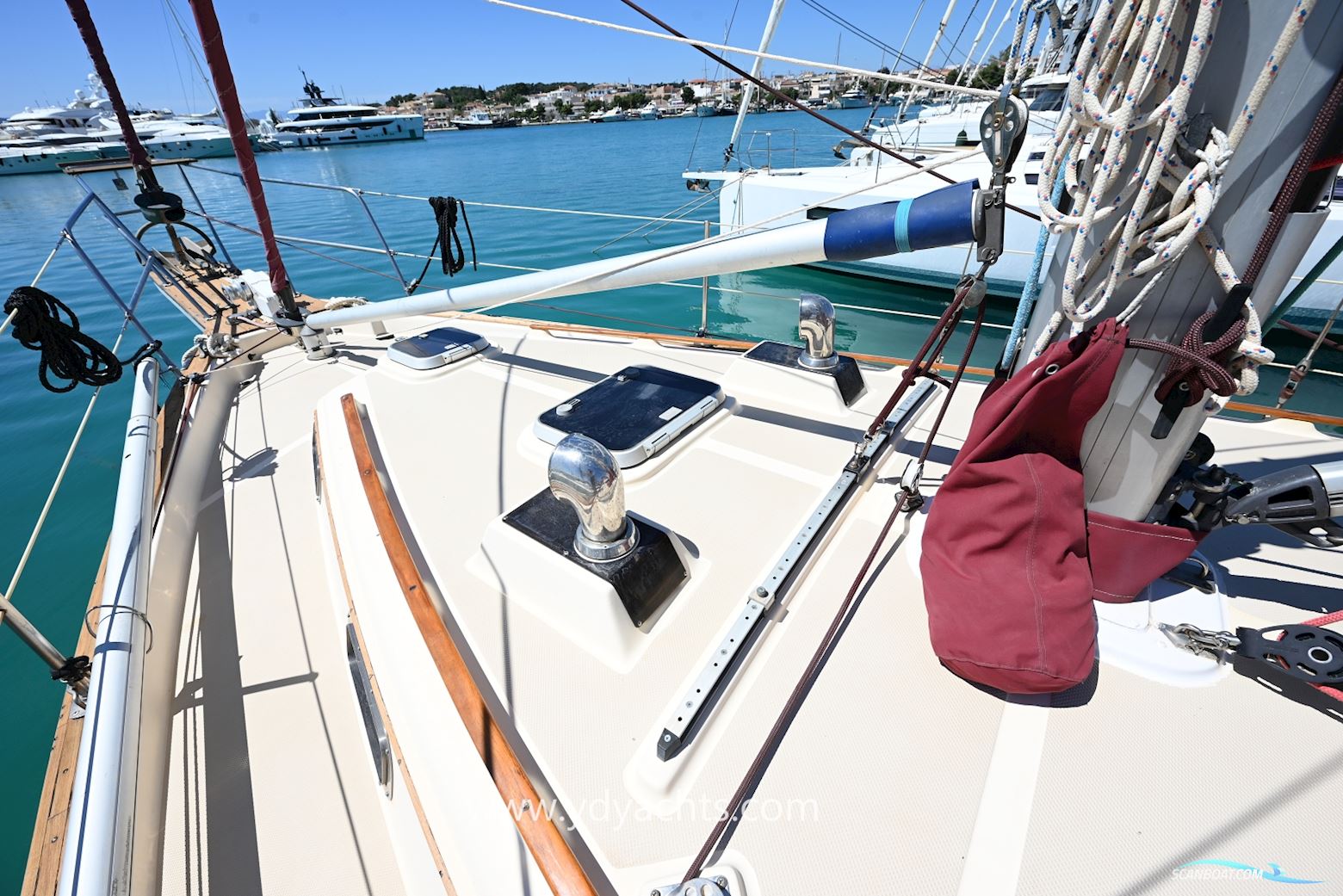 Island Packet 38