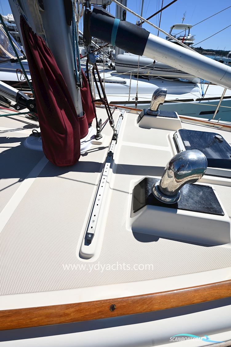 Island Packet 38